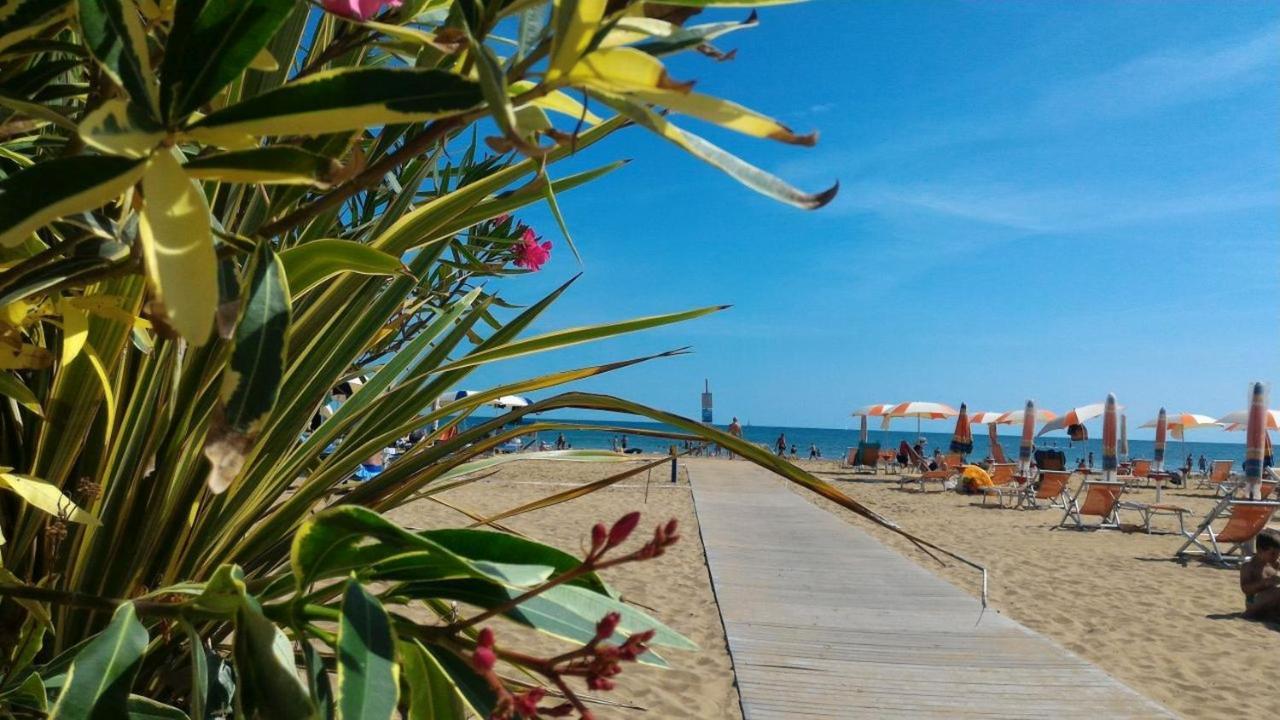 Aparthotel Residenza Al Parco Bibione Esterno foto